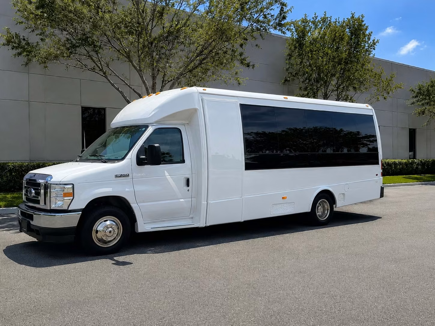 fort smith 18 passenger minibus rental